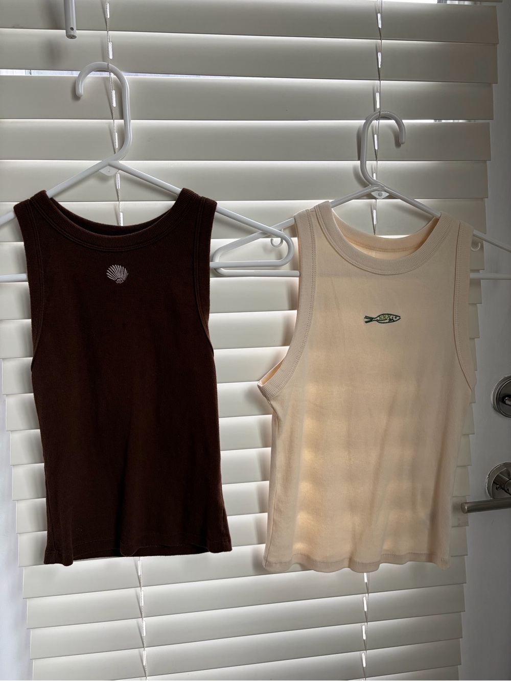 Women’s Sleeveless Ribbed Tank Top - Cream and Brown